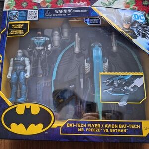 DC Bat-Tech Flyer Set with Blue and Black Figures